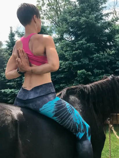 Airbnb : Horse Yoga