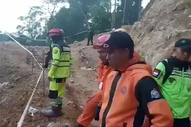 indonesia landslide gold mine sulawesi 1574515