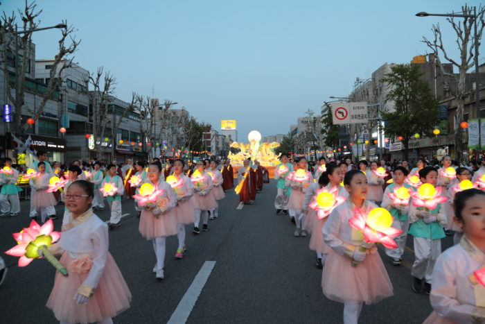 ชวนเที่ยว 'เทศกาลโคมไฟดอกบัว เกาหลีใต้' น้อมรำลึกถึงพระพุทธเจ้า - The  Bangkok Insight