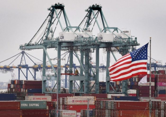 imf warns us china trade war is threat to global growth in 2019