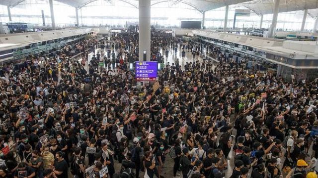 anti extradition bill protesters rally at the departure hall of hong kong airport in hong kong 1 e1565680699184