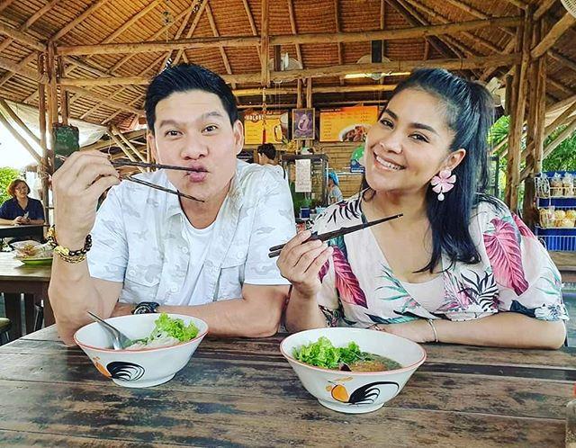 หนูเล็ก โดนไปด้วย! วิดีโอคอลหา นุ้ย-ตั๊ก แต่เจอชาวเน็ตเข้ามาคอมเมนต์แซะ -  The Bangkok Insight