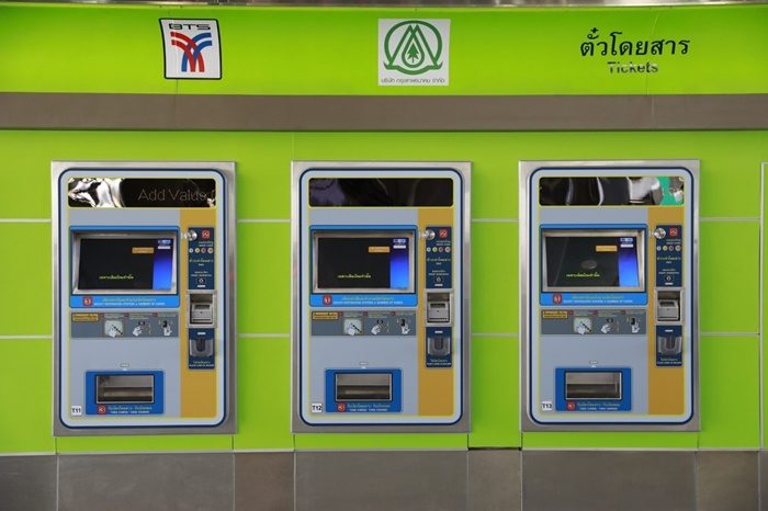 รถไฟฟ้า Bts' ติดตั้งเครื่องขายตั๋วรุ่นใหม่ เติมได้ทั้งเงินและเที่ยวโดยสาร -  The Bangkok Insight