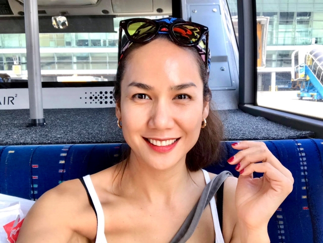 หมายถึงใคร? เข็ม รุจิรา โดนสาวสวยรุ่นพี่วัยใกล้ 50 ตามหึงสามีแบบไร้สติ - The Bangkok Insight